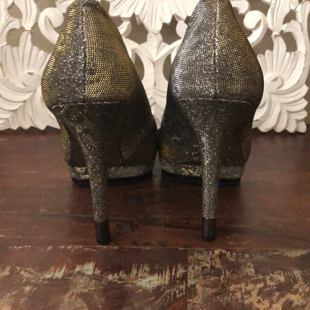 Metallic Pumps - Picture 2 of 5